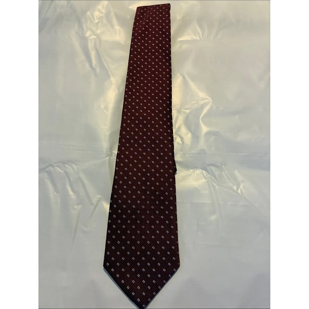 Club Room Men's Burgundy Silk Tie with Small Geometric Motifa